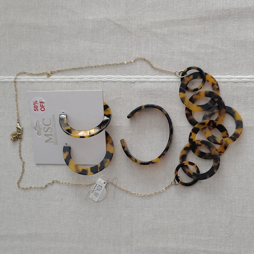 Earrings, Necklace, Bracelet Set By Mainstreet Collection NWT Animal Print Round
